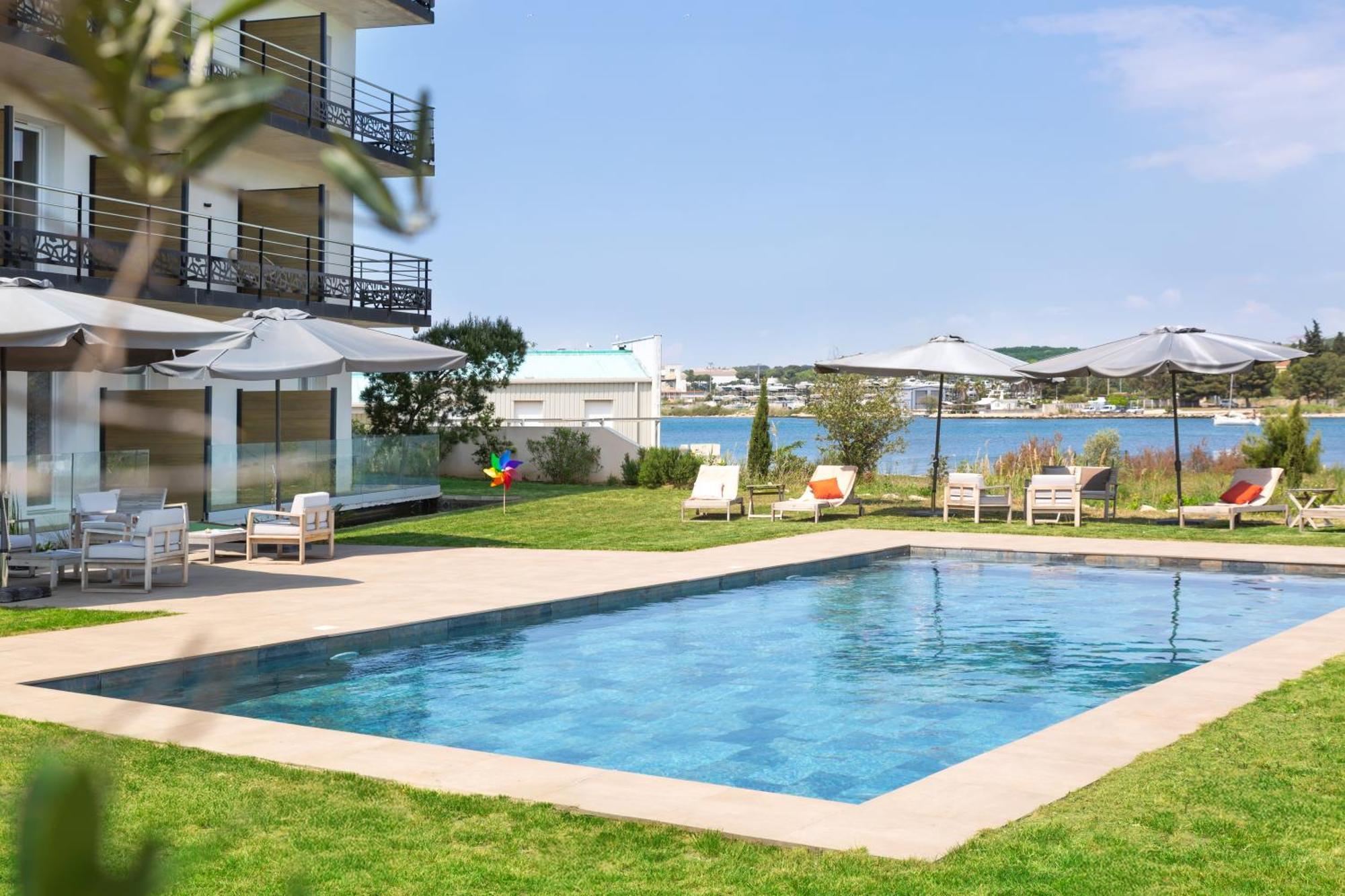 Golden Tulip Hotel & Rooftop Martigues Provence Exterior foto